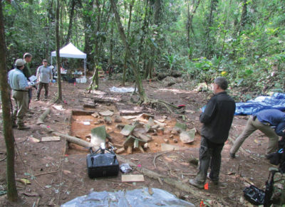 HondurasMosquitiaCacheExcavation 400x291