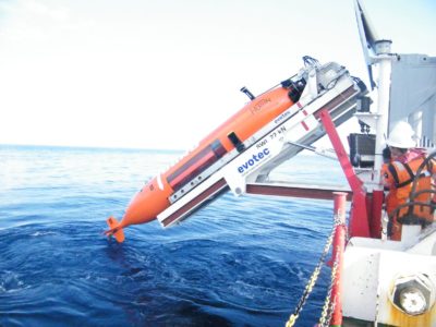 Deploying The Fugro AUV From The Kobi Ruegg COMPR 400x300